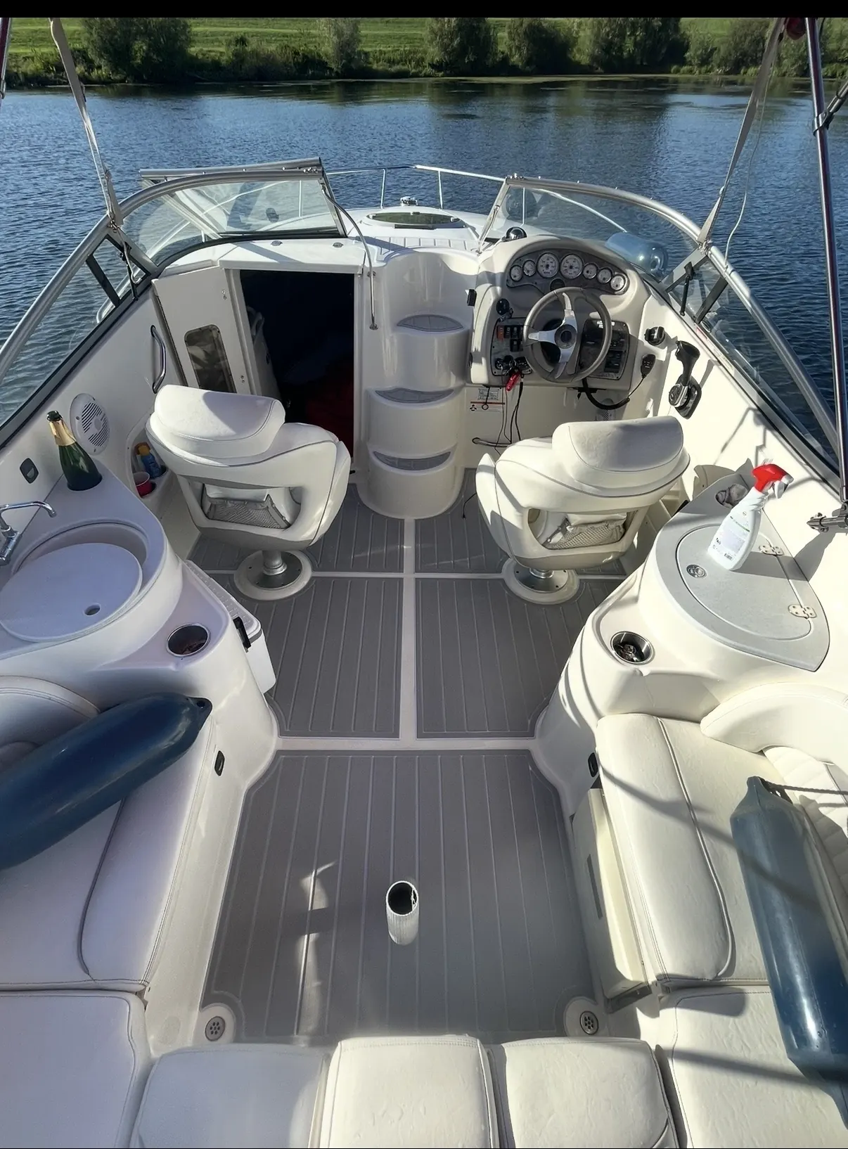 Cockpit en stuurpost Stingray 250 CR