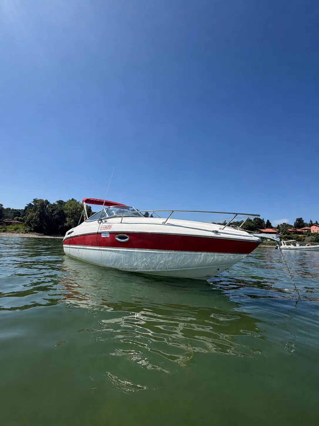 Stingray 250 CR aan de boeg op het water